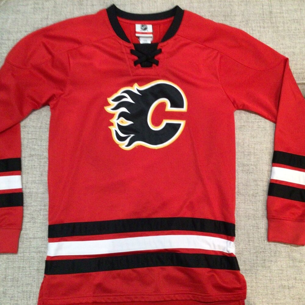 Calgary Flames NHL Jersey Youth Large Hockey
